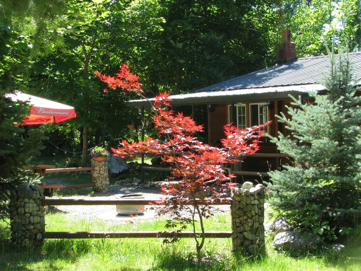 Barefoot Villas And Retreat Christina Lake Exterior photo